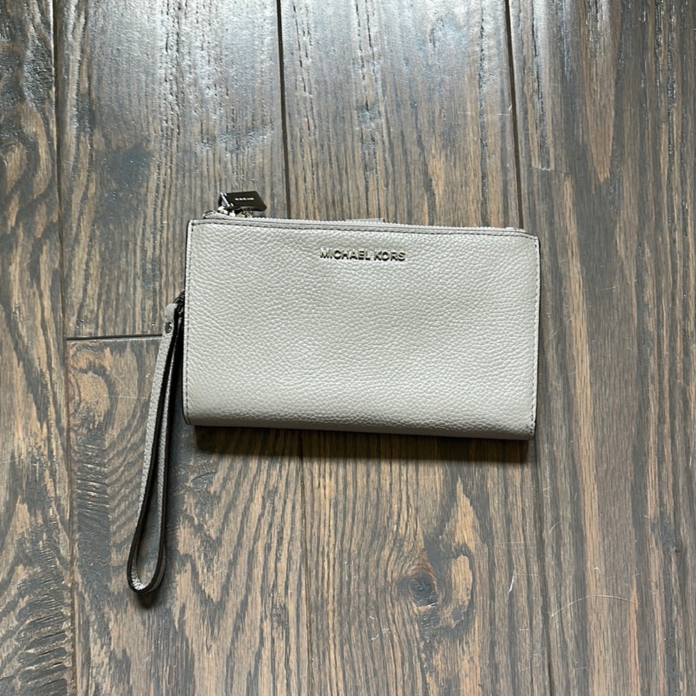 Michael Kors Jet Set Wristlet